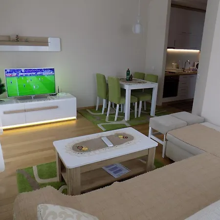 Apartmán Ndk Naselje Kalman Sa Garaznim Mestom *